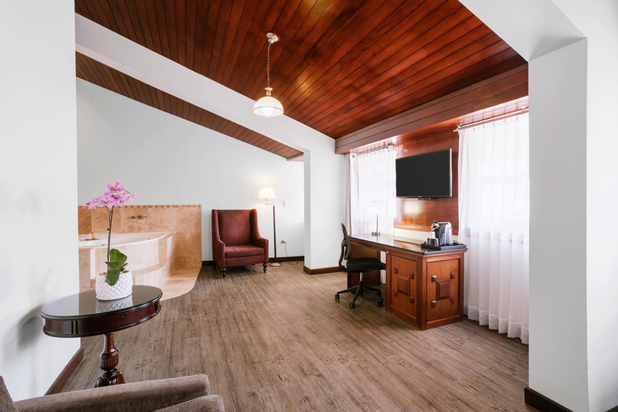 Wyndham Costa Del Sol Cusco Hotel Bagian luar foto