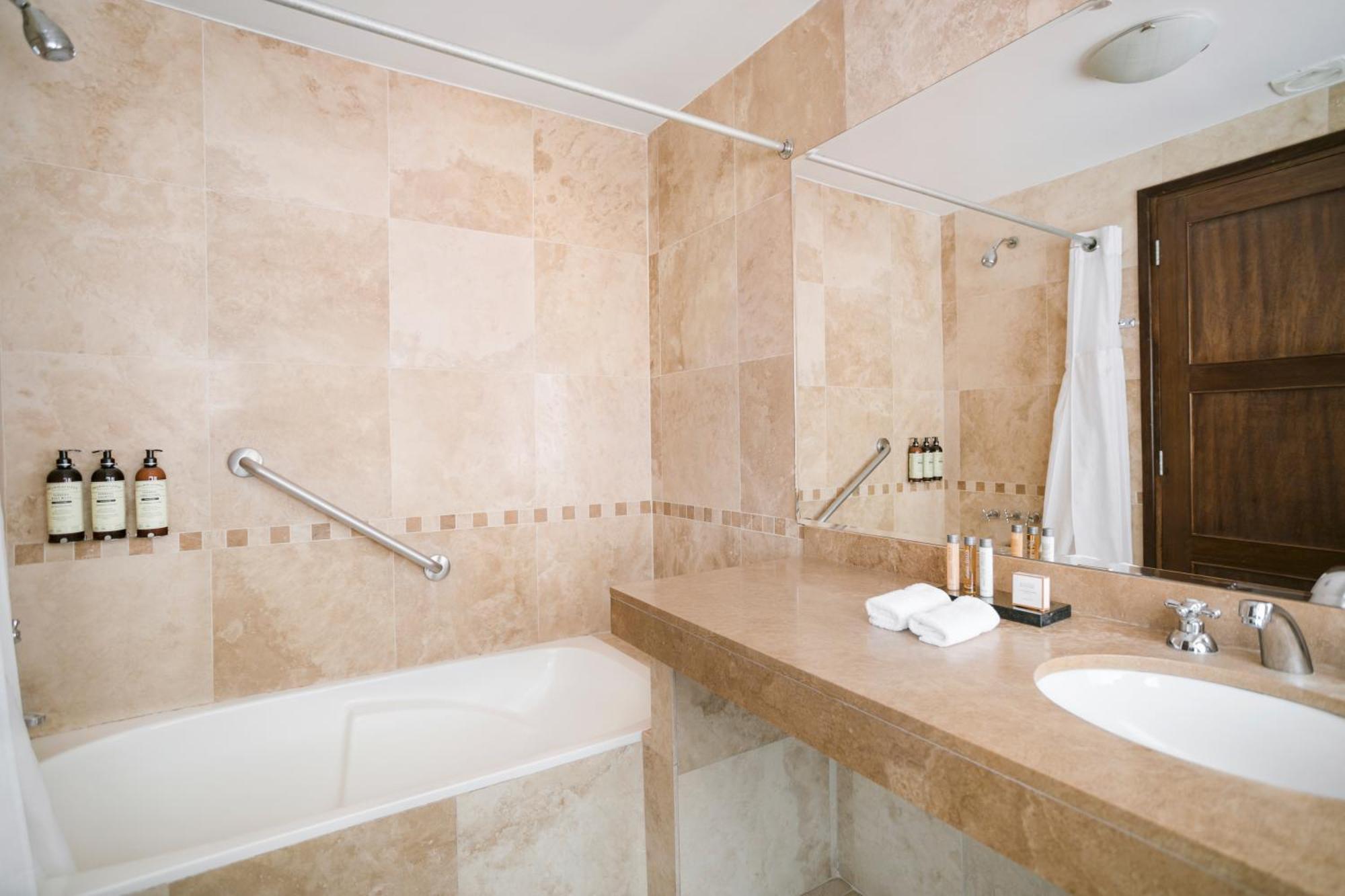 Wyndham Costa Del Sol Cusco Hotel Bagian luar foto