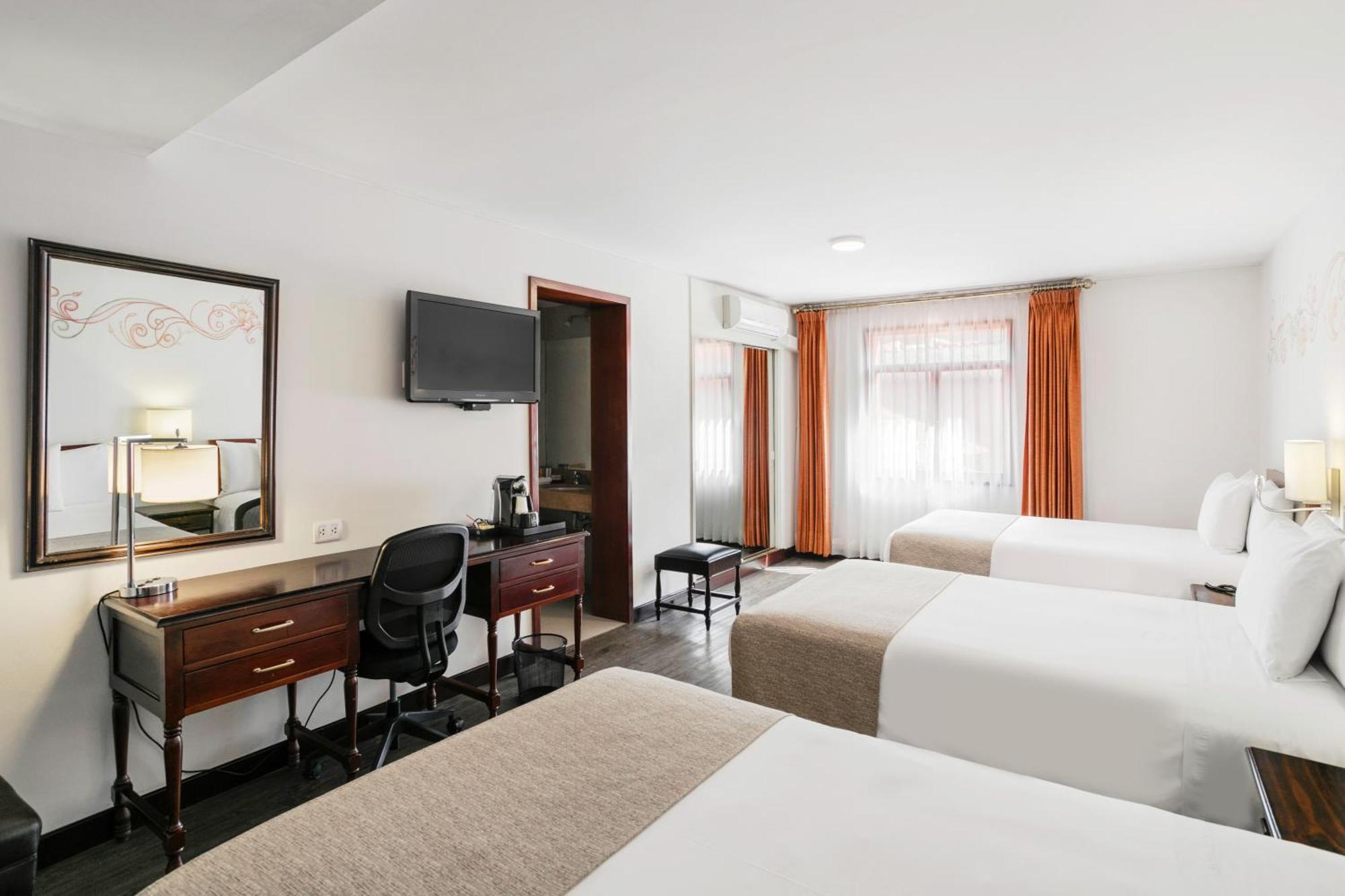 Wyndham Costa Del Sol Cusco Hotel Bagian luar foto